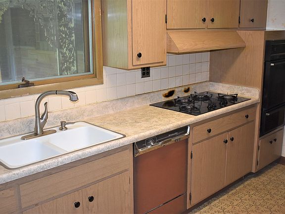 4th image of 95 Oakwood Ln