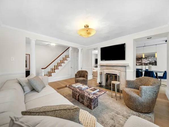 266 Langley Rd #1, Newton Center, MA 02459