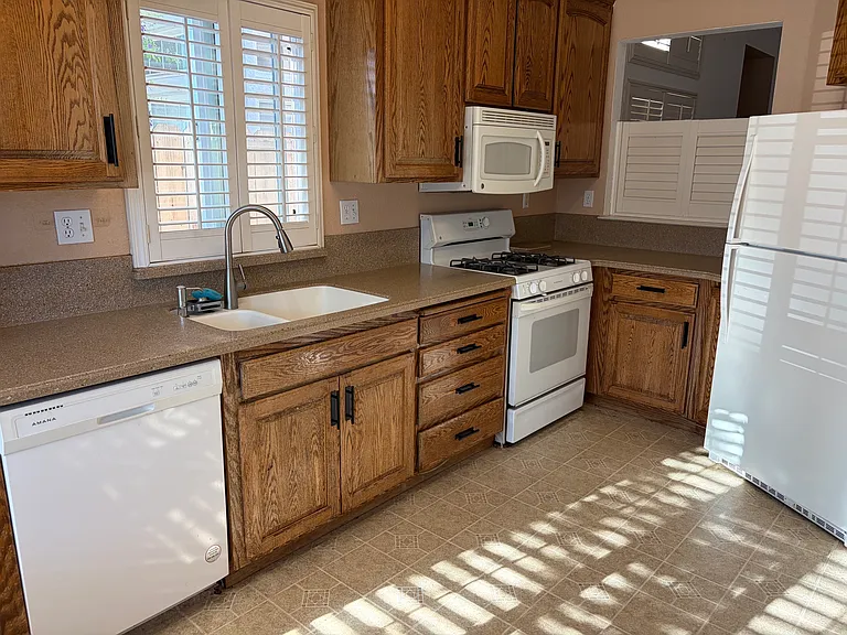 1352 Evergreen Way — Photo 5