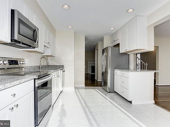 4th image of 4501 Canary Ct