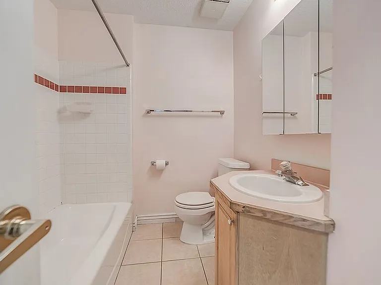 1541 N Riverside Ave — Photo 7