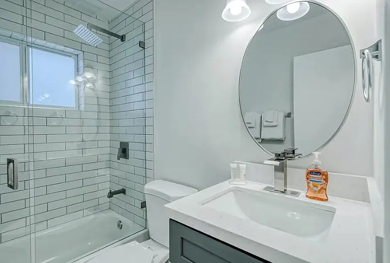 108 NE 9th Ave — Photo 9