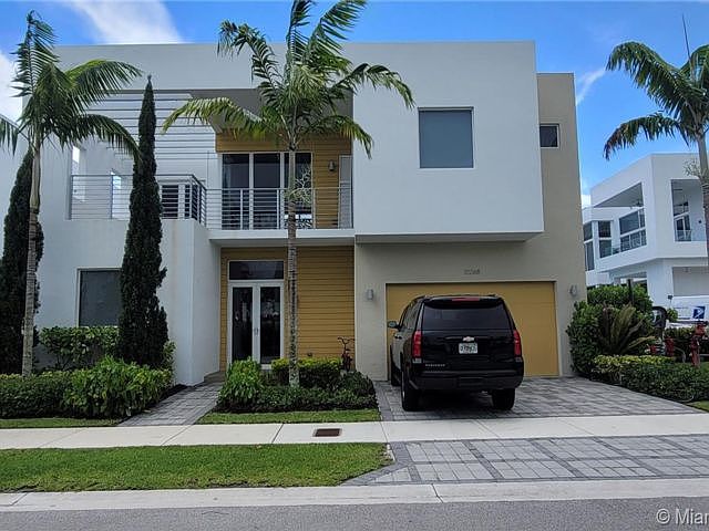 1st image of 10068 NW 75th Ter