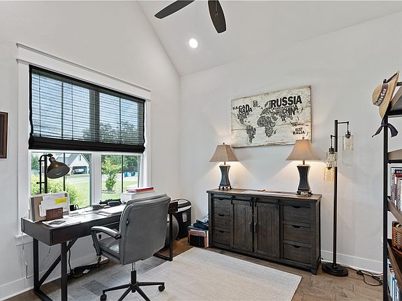 5th image of 3003 NW Niagra Ln