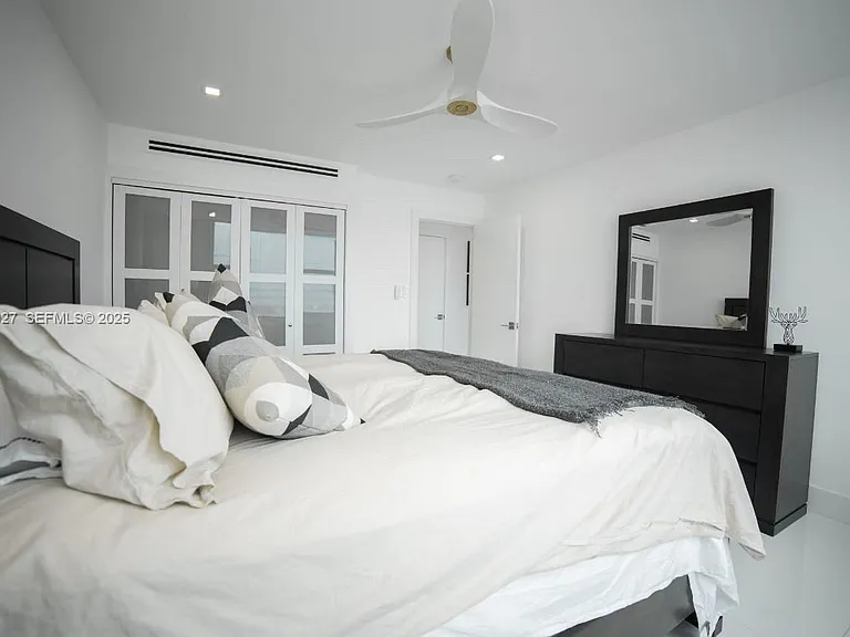 5600 Collins Ave #14K — Photo 3