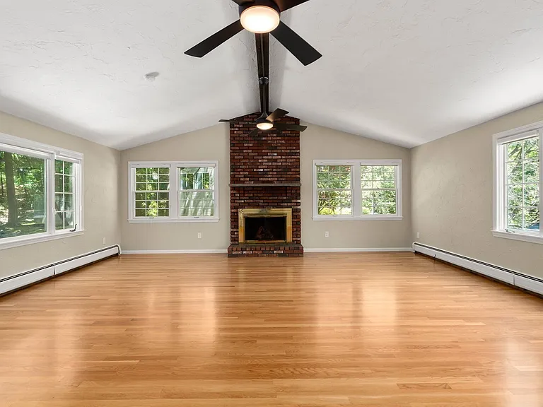 141 Westgate Rd — Photo 3