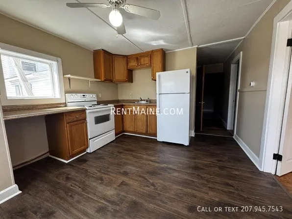 172 College Ave APT 5, Waterville, ME 04901