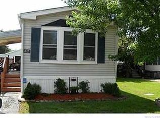 471 Chestnut Dr, Lockport, NY 14094