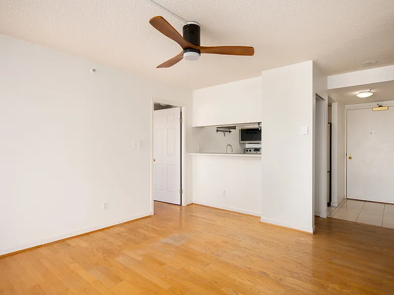1268 Broadway W #720 — Photo 4