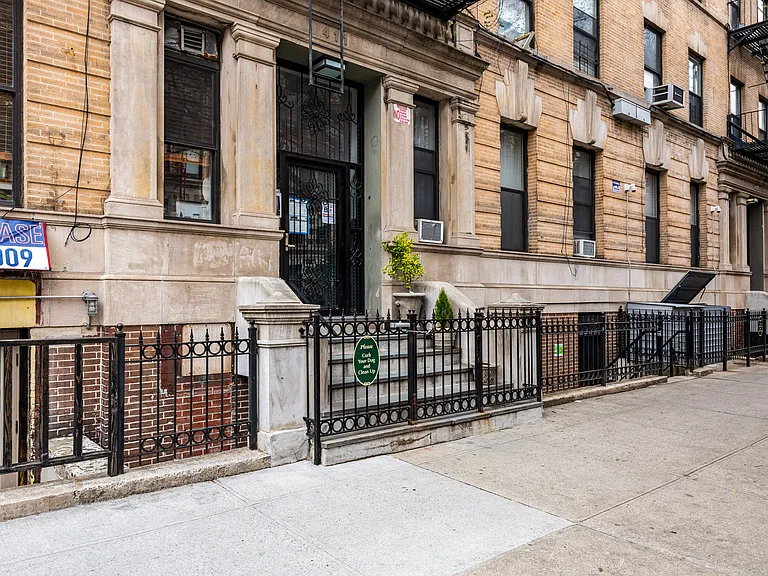411 Manhattan Ave #9 — Photo 23