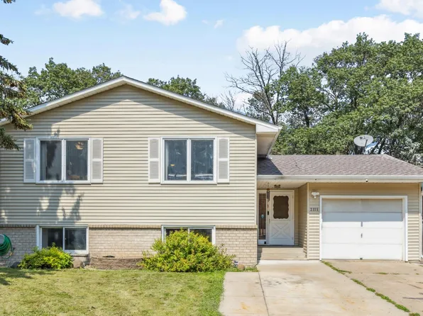 2115 Burke Ave E, North Saint Paul, MN 55109