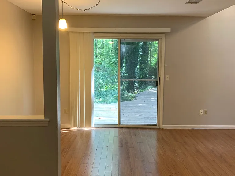 1742 Nestlewood Ln — Photo 7