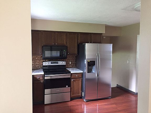 2nd image of 1024 Plymouth Dr