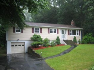 25 Washington Dr, Gales Ferry, CT 06335