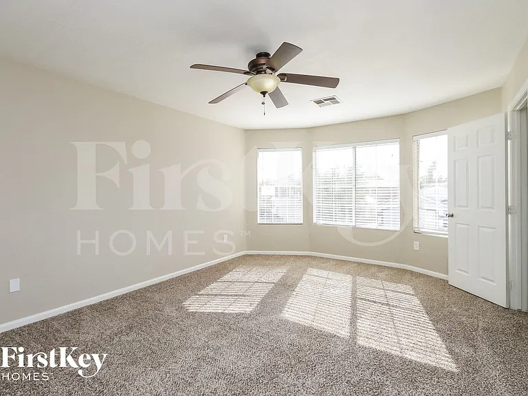 848 E Morelos St — Photo 7