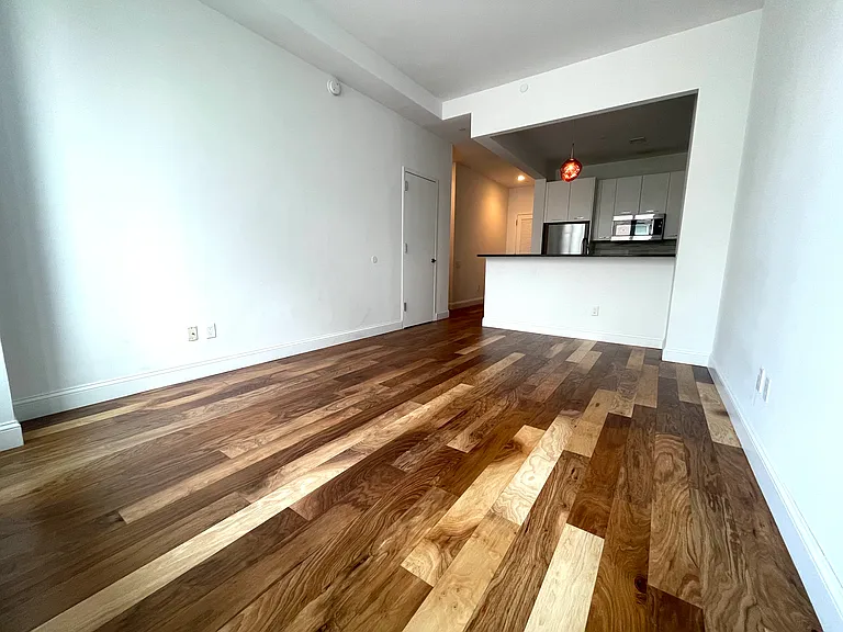 42-14 Crescent St #9C — Photo 3