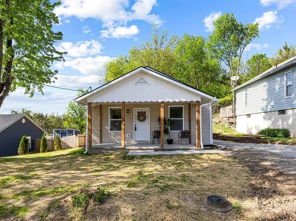 1911 Oscar St, Saint Joseph, MO 64505