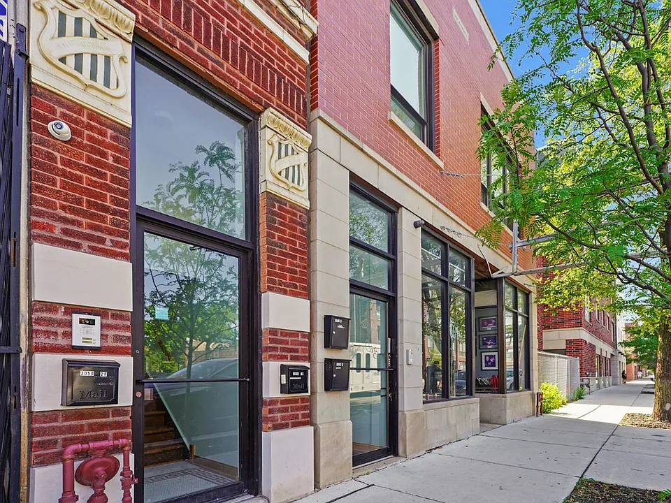 3048 N Milwaukee Ave #2R