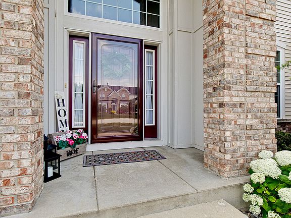 2nd image of 1063 Goldfinch Ct