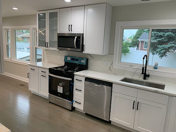 5th image of 913 Winston Dr