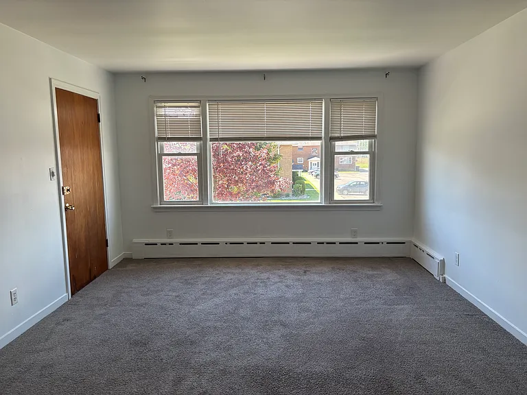 48 Joseph Dr — Photo 5