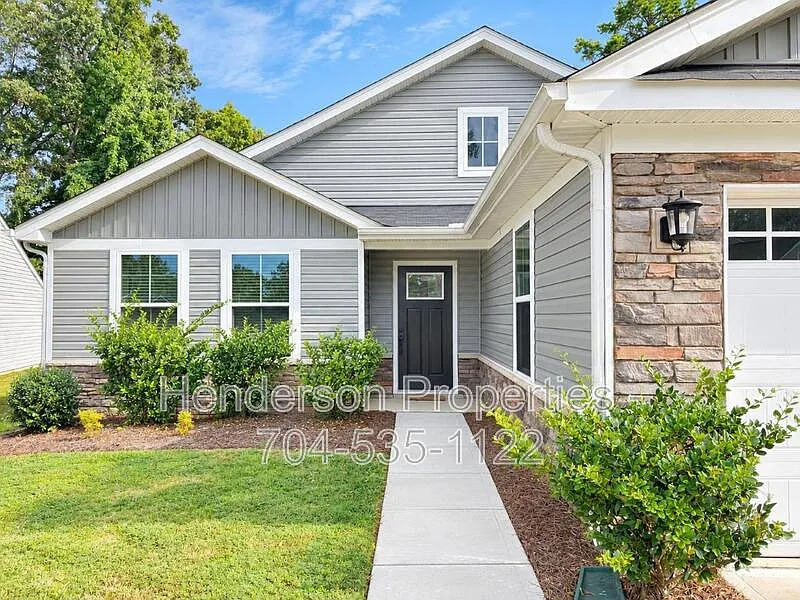 3 bed, 2.0 bath, 1692 sqft, $2,200 — Photo 2