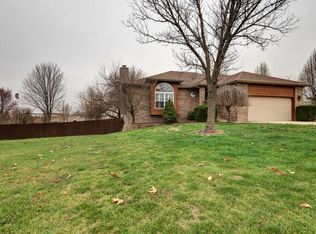 906 Huckleberry Ct, Nixa, MO 65714
