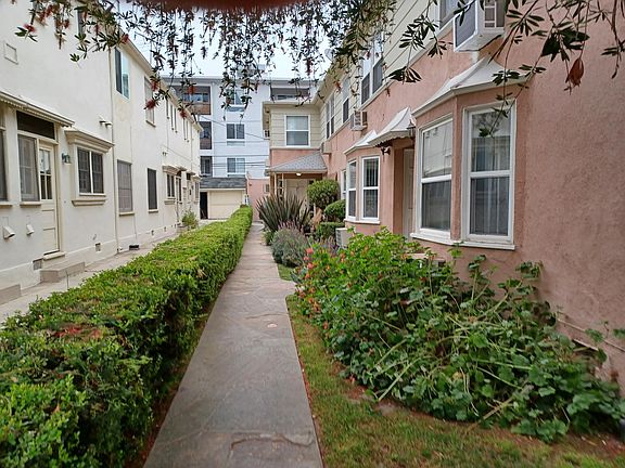 4th image of 11145 Camarillo St #11147-1/2