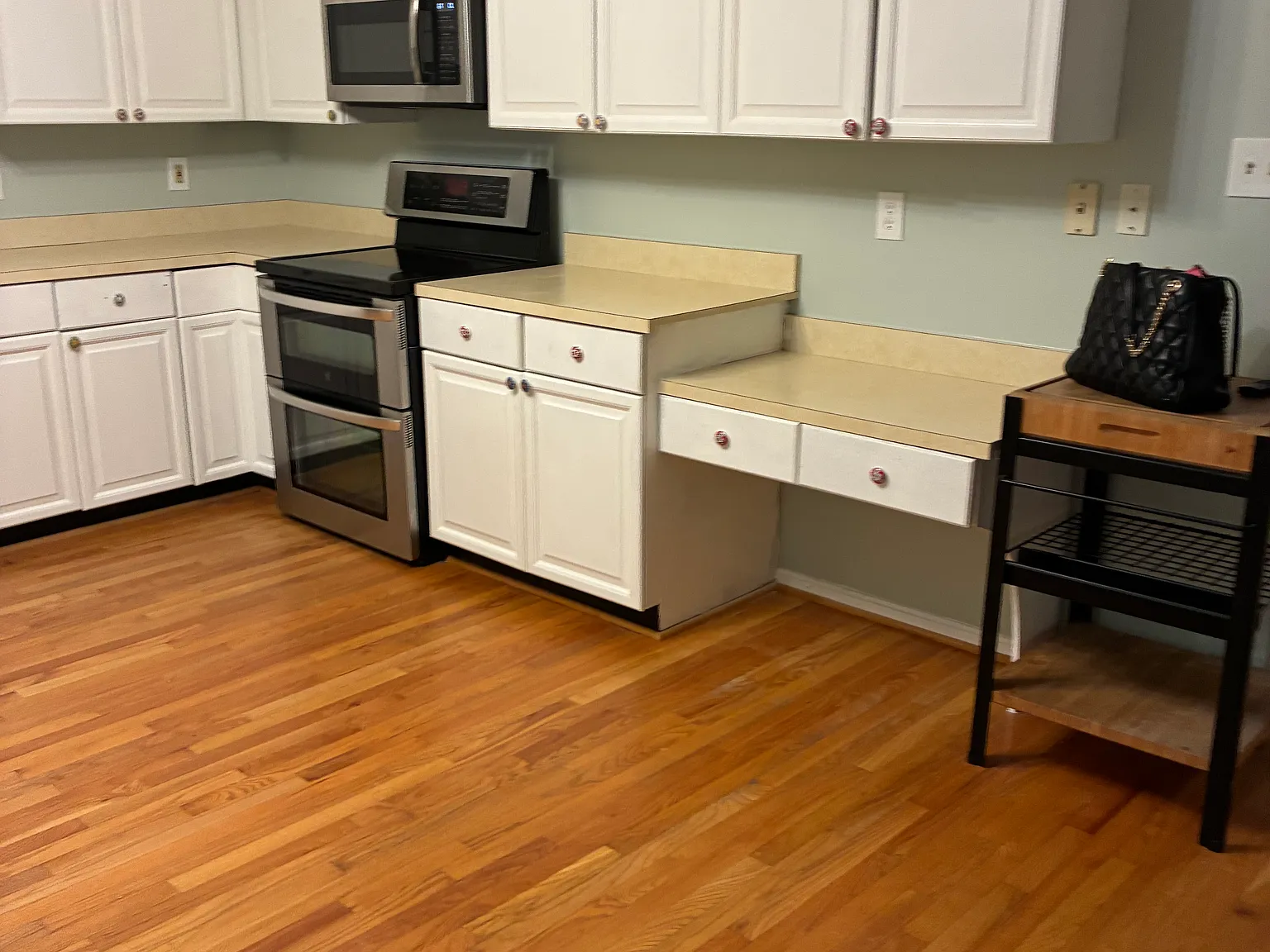 3 bed, 3.5 bath, 2060 sqft, $3,200 — Photo 2