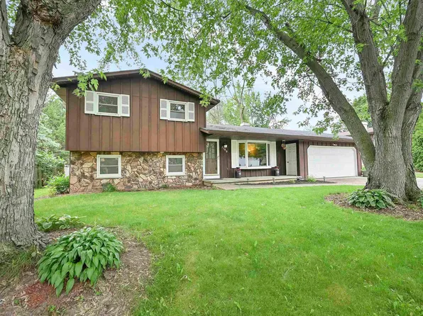 1149 Twilight Dr, De Pere, WI 54115