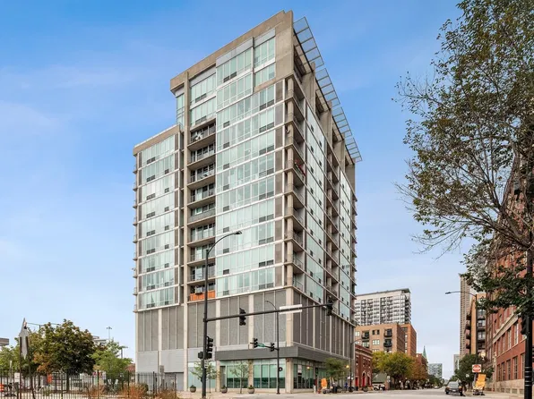 700 W Van Buren St APT 1103, Chicago, IL 60607
