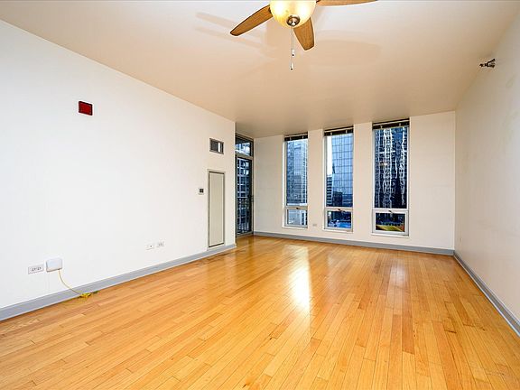 4th image of 1250 S Michigan Ave #10006