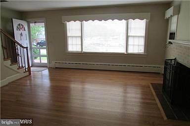 3rd image of 1408 Parcell St