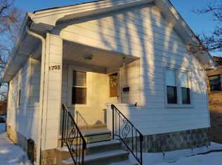 1705 Wilcox St, Crest Hill, IL 60403