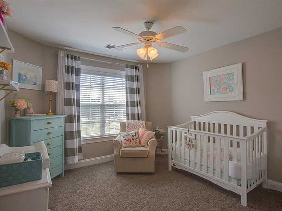 4th image of 3316 Chateau Cir N