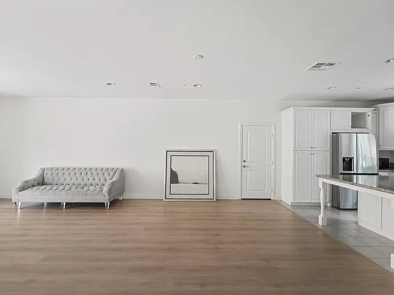 217 Wicker — Photo 14