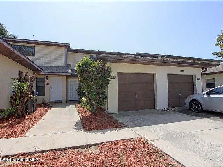 283 E Towne Pl — Photo 2