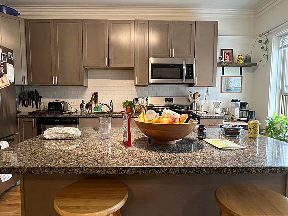 2nd image of 1461 W Catalpa Ave APT 1