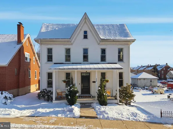 220 3rd St, East Greenville, PA 18041