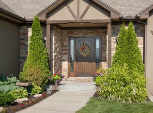 2032 Chateau Pl, Raymore, MO 64083