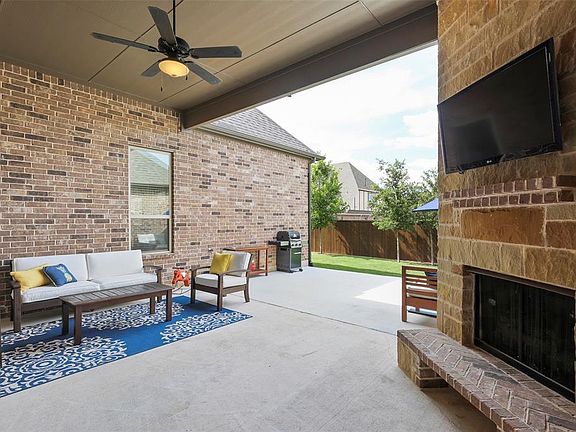3rd image of 309 Nora Ln
