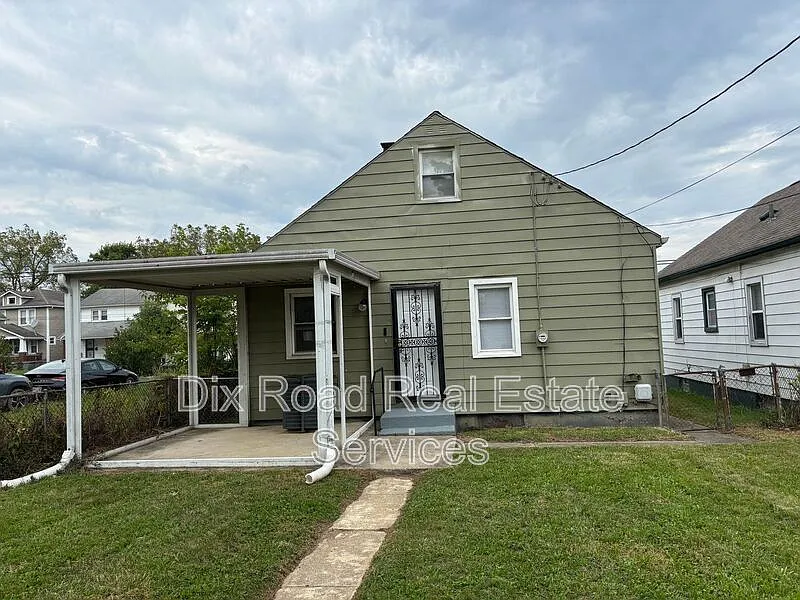 3 bed, 1.5 bath, 1075 sqft, $1,050 — Photo 3