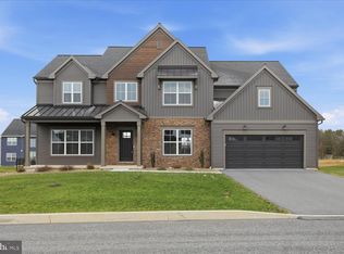 525 Breezewood Ln, Annville, PA 17003