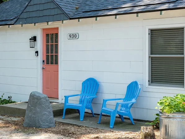 930 Barlow St, Traverse City, MI 49686