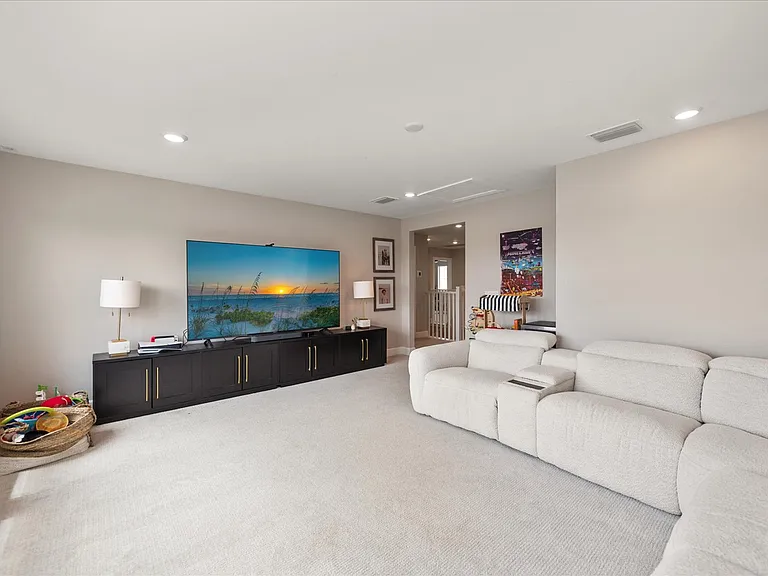 15660 Northridge Rd — Photo 17