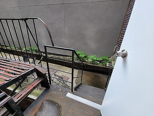 3rd image of 301 10th Ave #1X