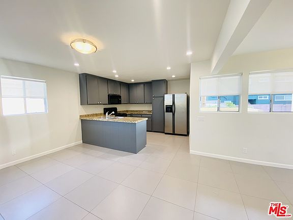 3rd image of 1037 Bay St #4