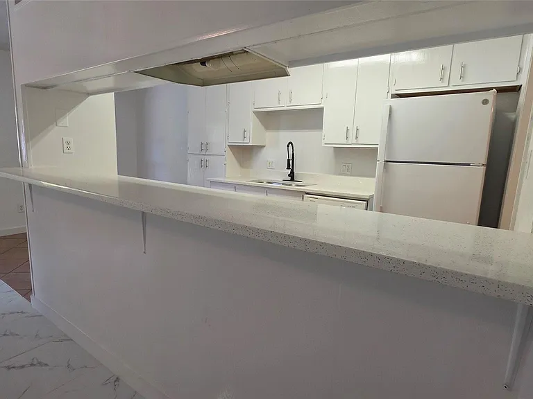5129 Chateaux Dr — Photo 7