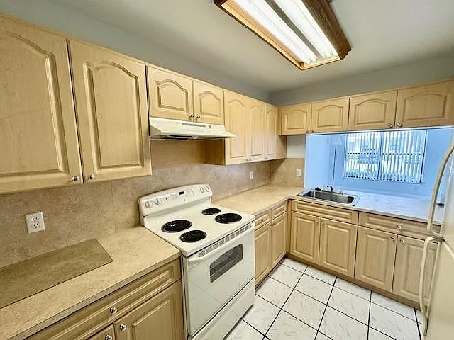 2 bed, 2.0 bath, 760 sqft, $1,700 — Photo 2