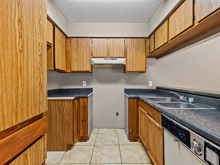 Towne East Village Apartment Homes — Photo 27